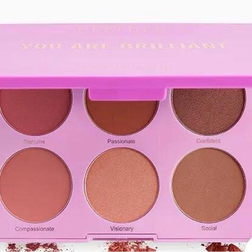 RealHer Six‑Pan blush Palette in Pink, Rose, Bronze